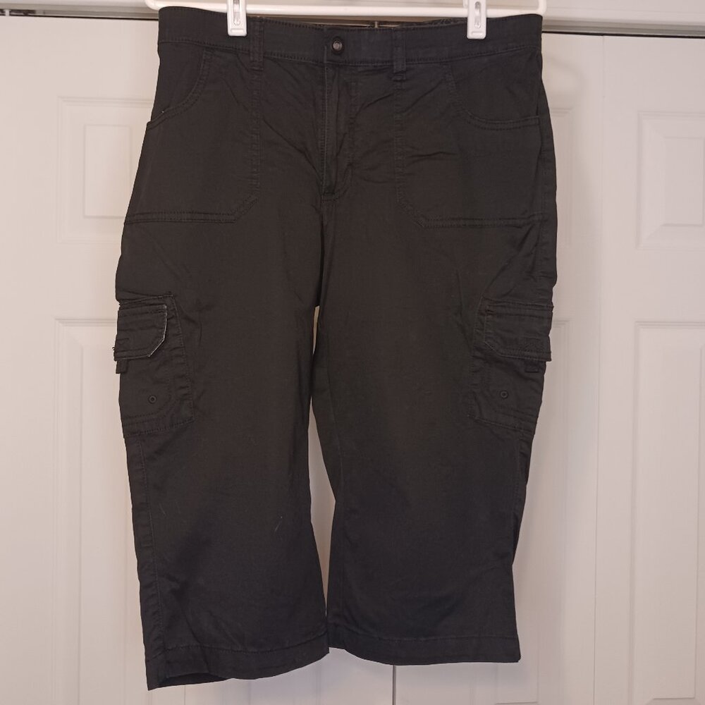 #258 3/$18 - Lee Black Capris Size 10